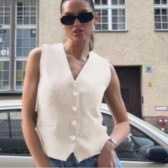 Trendy Cream Button-Up Vest New With Tags - Picture 2 of 6